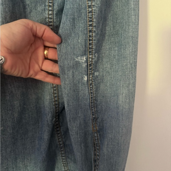 Women’s Volcom distressed denim button down - Picture 3 of 6